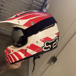 Good Condition   V3.   Xl Fox, Dirtbike Helmet