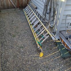 24' Ladder With Leveling Legs 