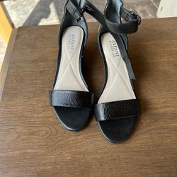 Alfani heels size Size 5.5 