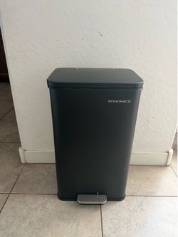 SONGMICS Kitchen Trash Can, 10.5 Gallon (40 L) Garbage Can, Large Step Trash Bin with Lid, Stainless Steel, Soft Close, 15 Trash Bags Included, Black 