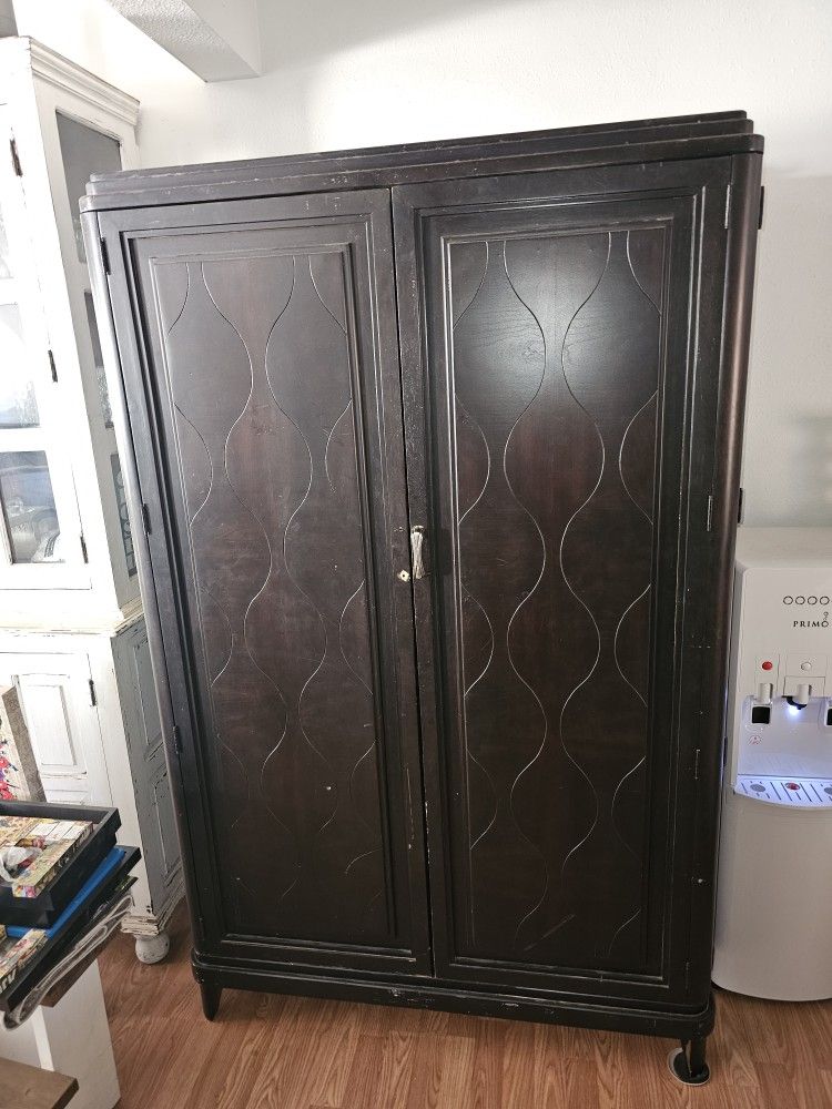 Armoire/wardrobe 