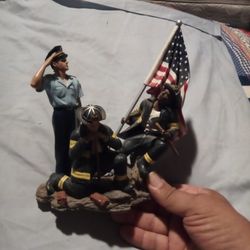 A Hero S A L U T E. (2002) Statues