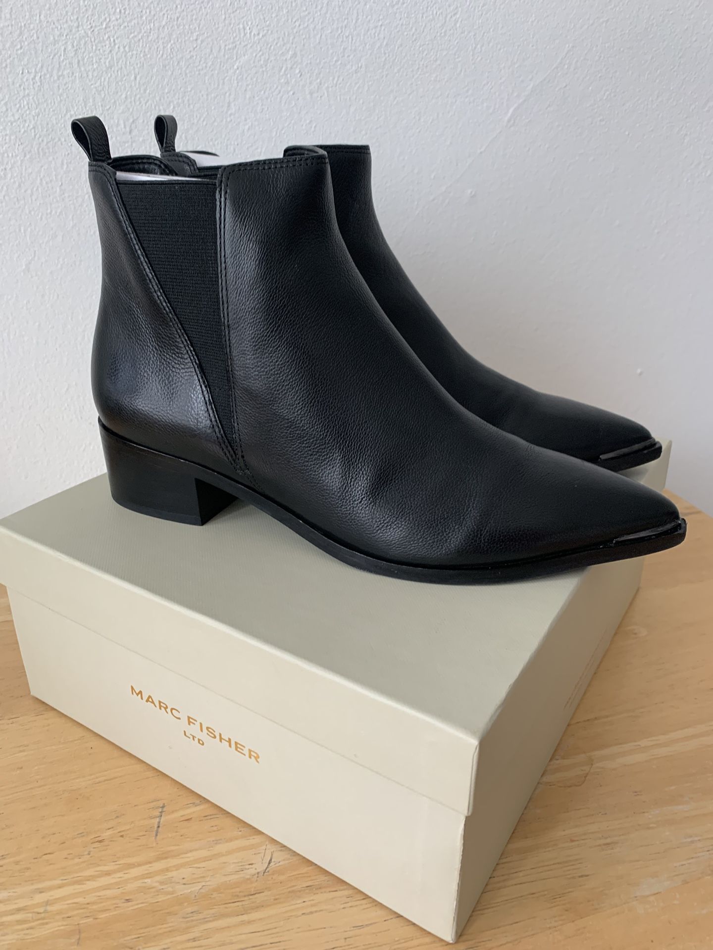Marc Fisher Yale Chelsea Booties (Black, size 8)
