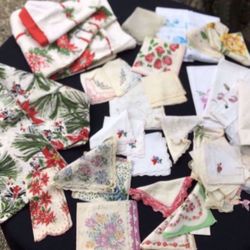 Vintage Linens & Napkins + 31 items  / Holiday Patterns
