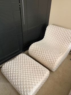 White Bubble-Texture Lounge Chair – Armless Floor Sofa