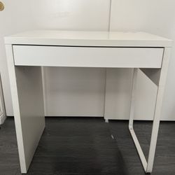 IKEA MICKE Desk