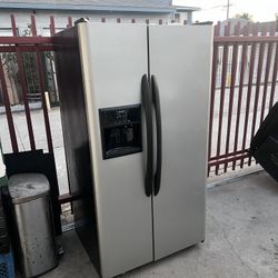 Refrigerator 