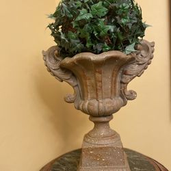 Topiary, Vase