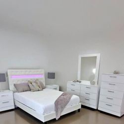 Bedroom Set *** Sold Separately Too ****** Juego De Cuarto **** Se Puede Vender Por Separado ***