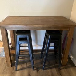Dining Room Table And Chairs 