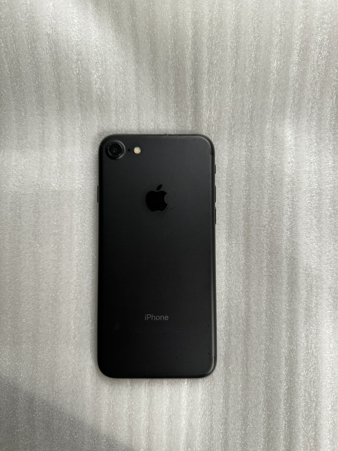 iPhone 7 Unlocked - Great condition 