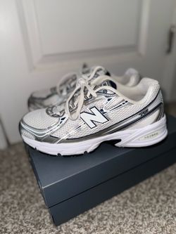 New Balance 740 Big Kids Size 7 – Like New
