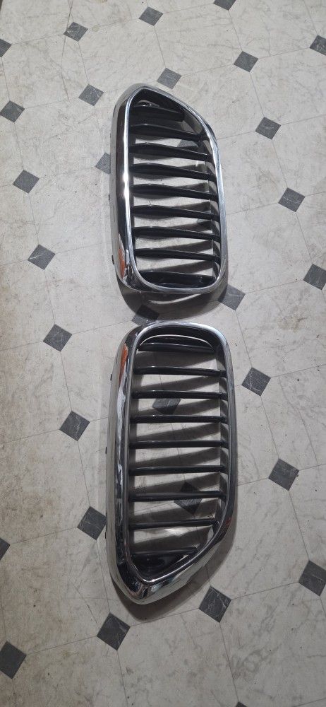 2017-2020 BMW 5 SERIES FRONT CROME GRILLES LEFT AND RIGHT OEM