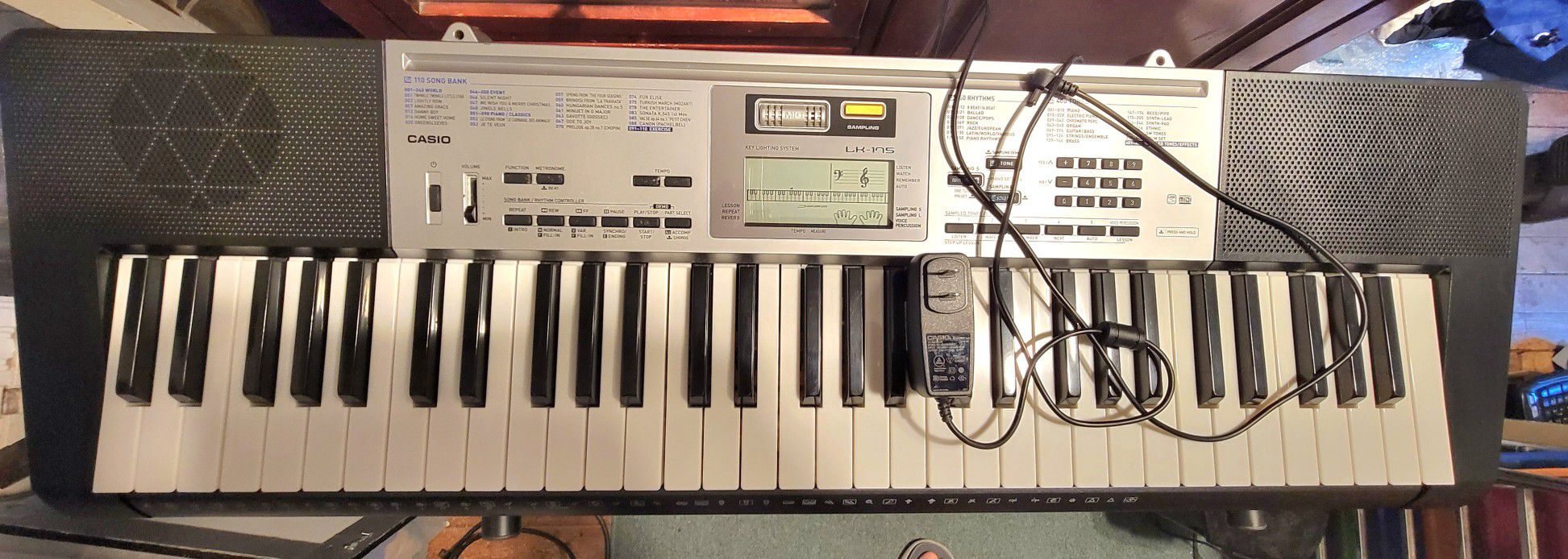 Casio 61 Full size Keyboard with Sampling onboard recording Mic/or jack lighted key learning F.U.N