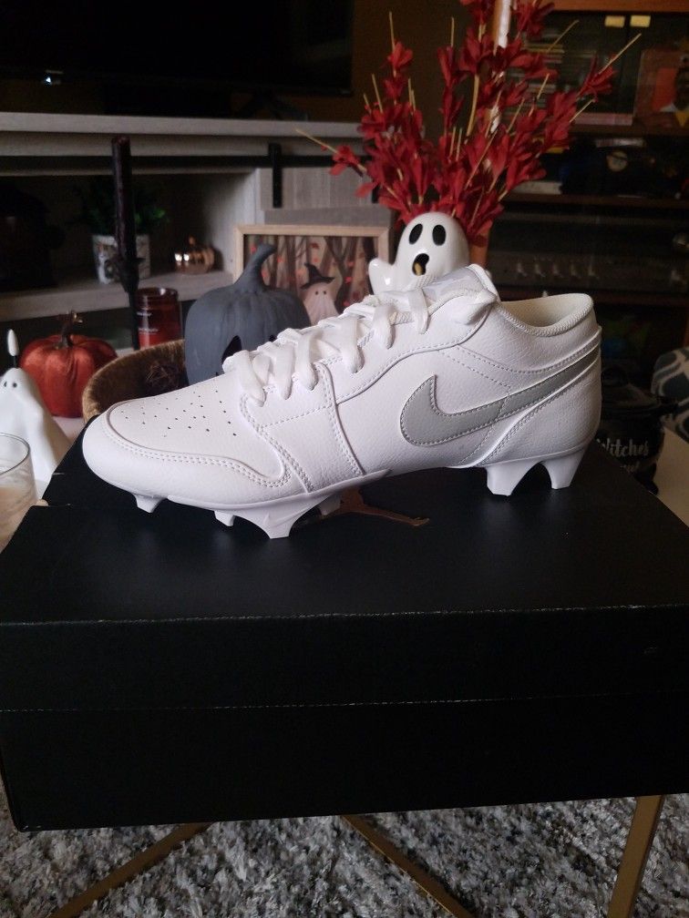 Jordan Cleats New  Size 10