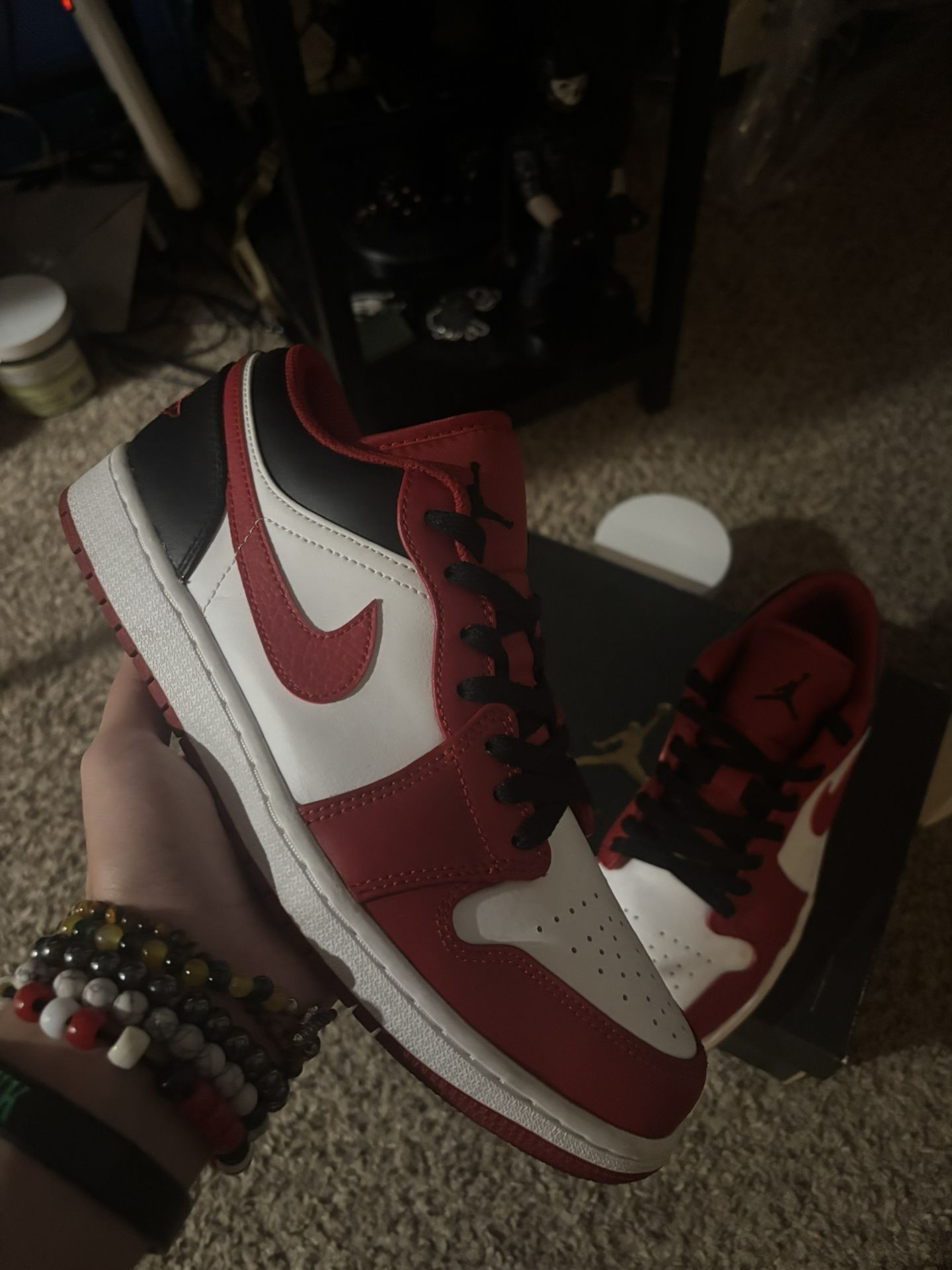 Jordan 1 Low Bulls