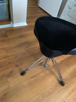 Sound Percussion saddle-style drum throne