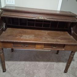 Preston. ONT. Vintage Roll Top Desk