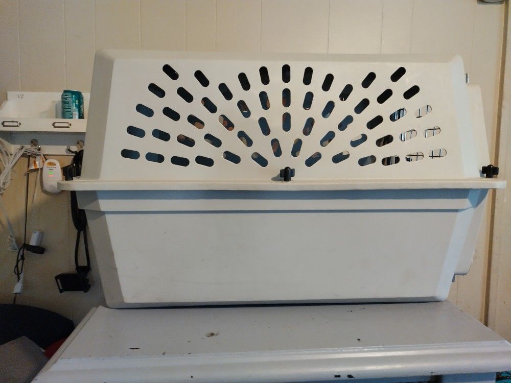 Pet Carrier Weight Size Unknown But Medium For Small Breed