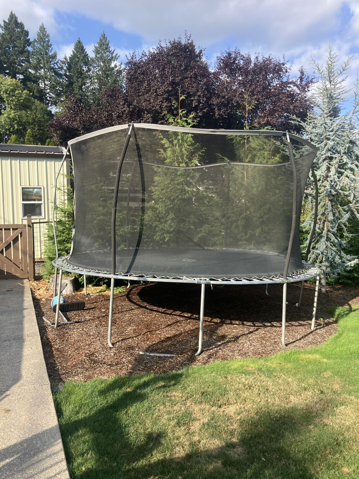 14’ Round Trampoline 