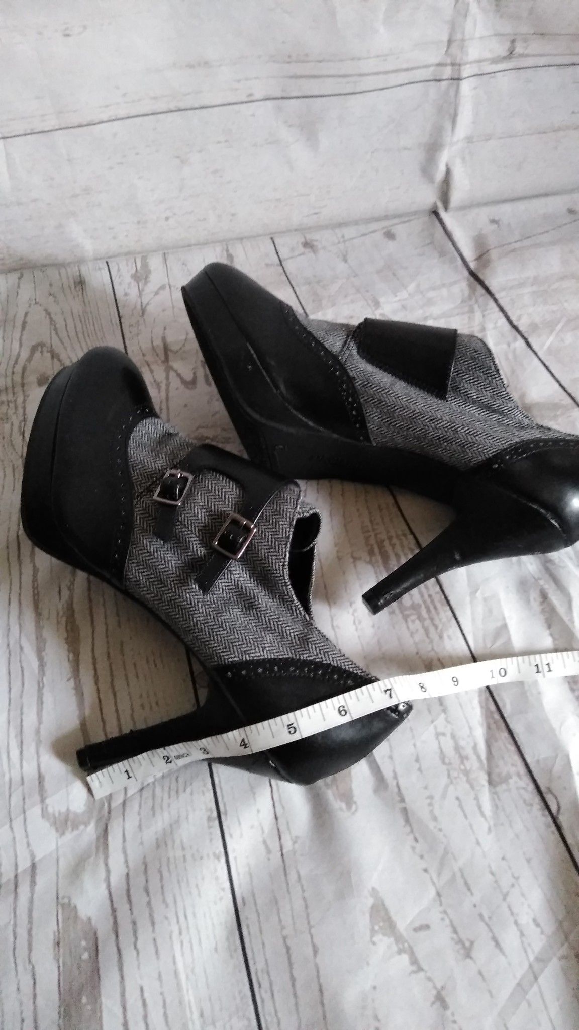 Beautiful DexFlex Comfort Sandals , women's size 12 ( excellent condition )