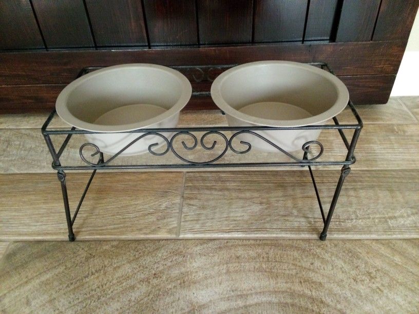 Dog Feeding Station