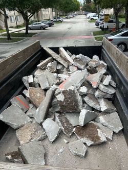 Recogida De Basura Y Escombros