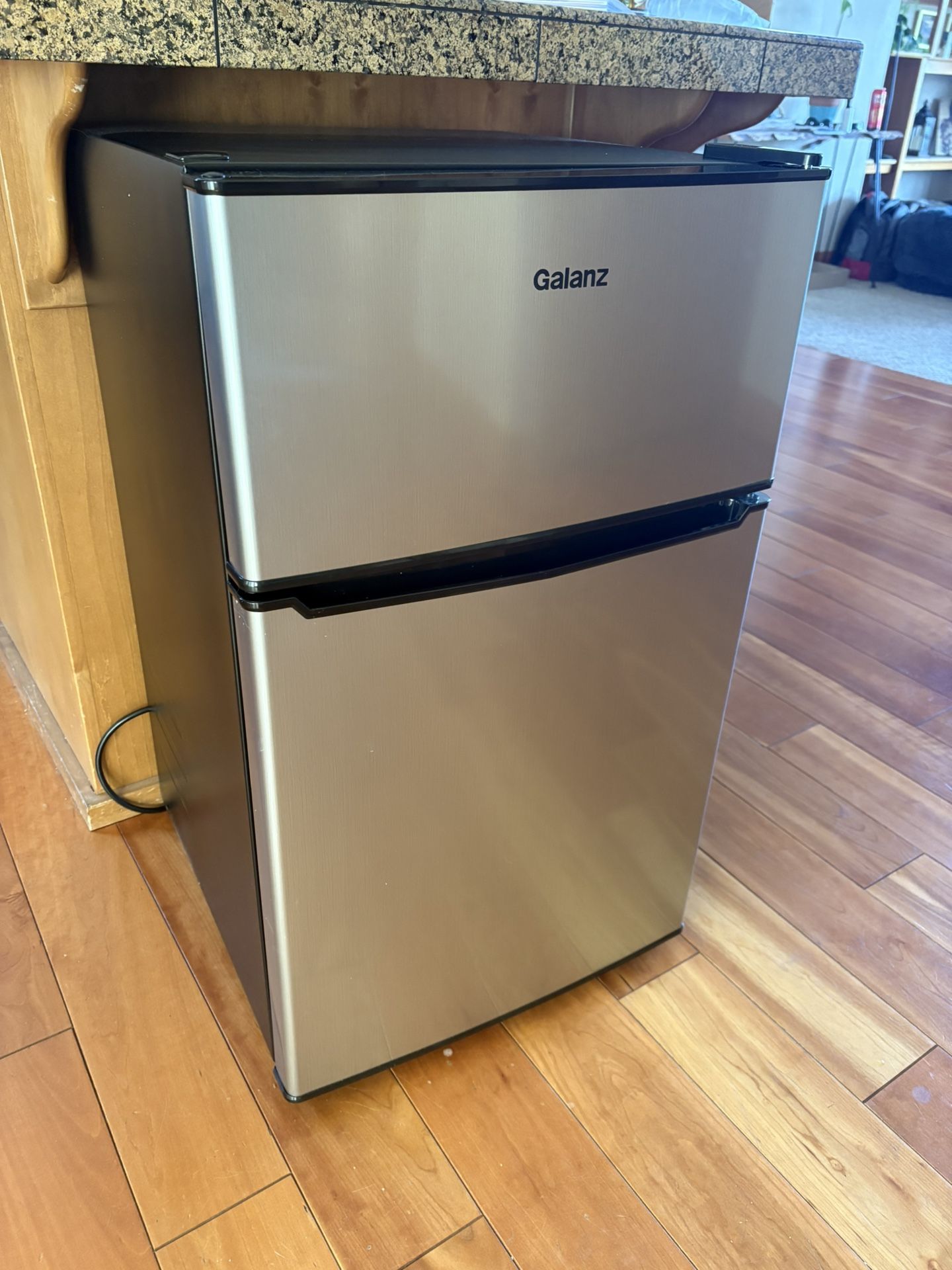 Galanz mini Fridge-Brand new