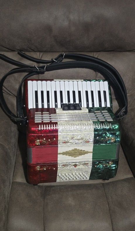 ACCORDION ACORDEON ,ACORDION ROSSETTI ,$399 ,