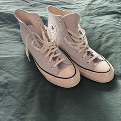 Men’s Converse Size 9