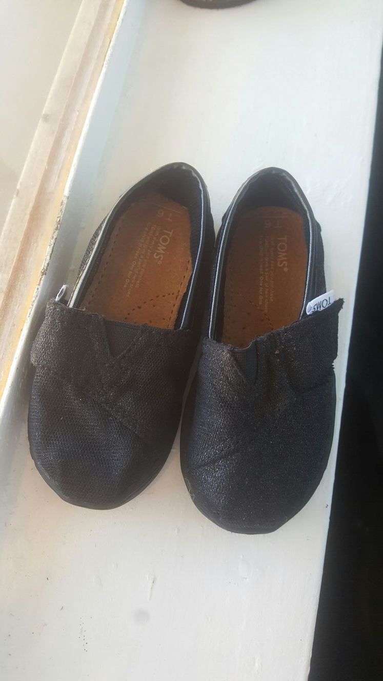 Toddler Shoes Sz 5-6