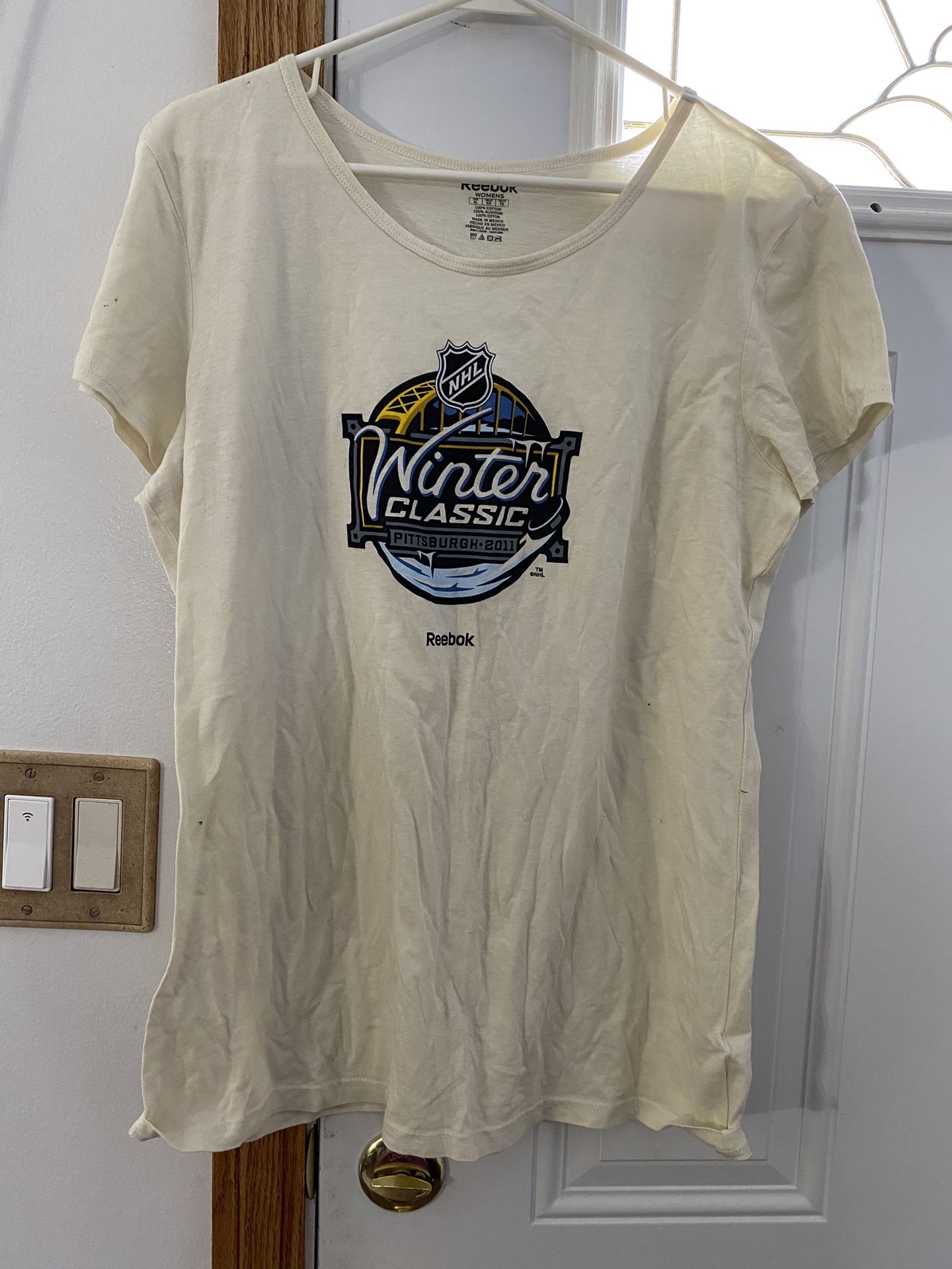 Reebok Women’s XL NHL Winter Classic Shirt