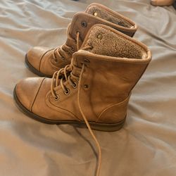 Women’s Boots Size 6