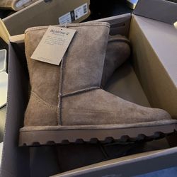 Bear paw uggs. Size 8