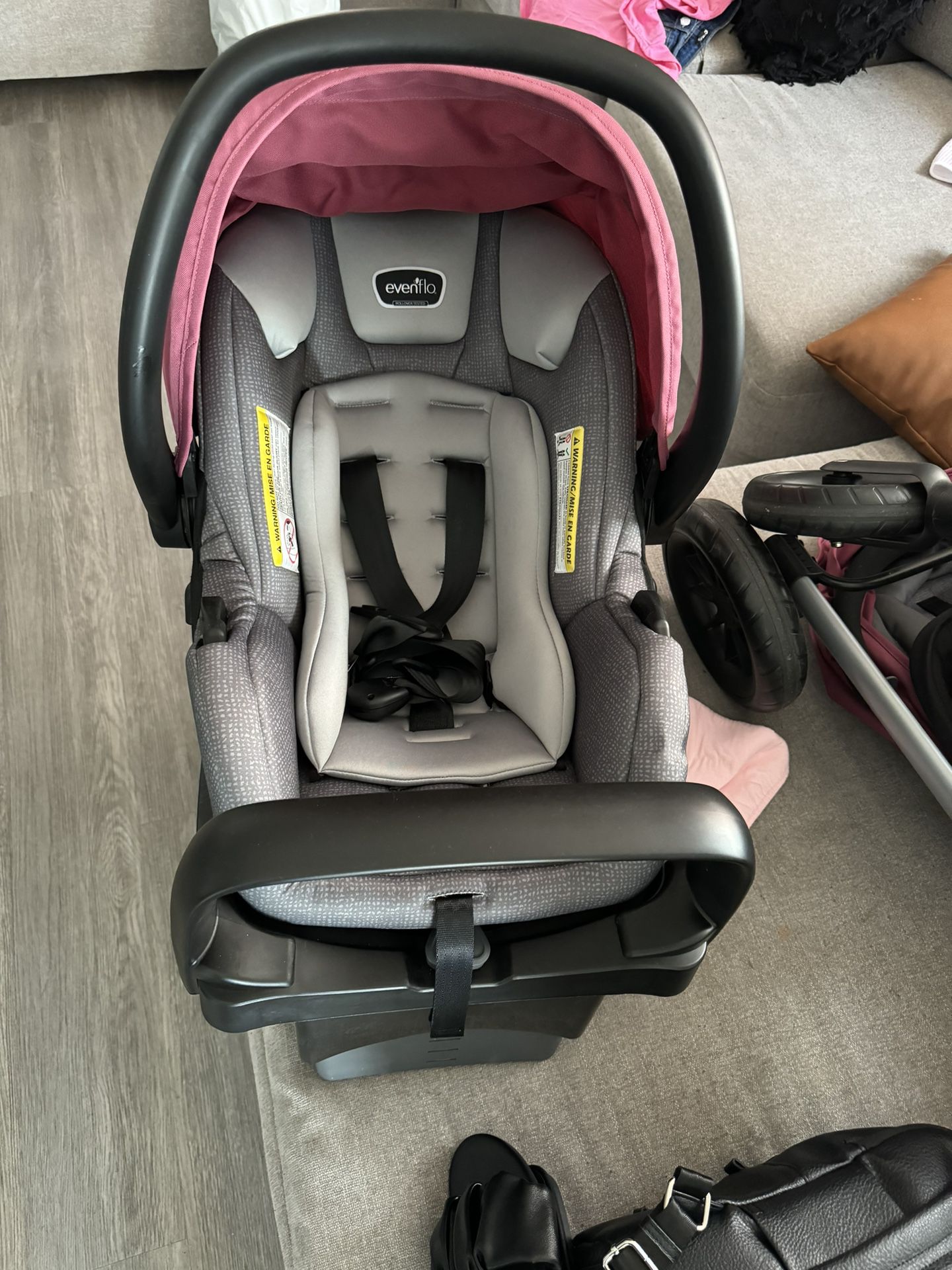 Evenflo Pivot Car Seat And Stroller 