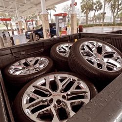 22’ Snowflakes With Tires