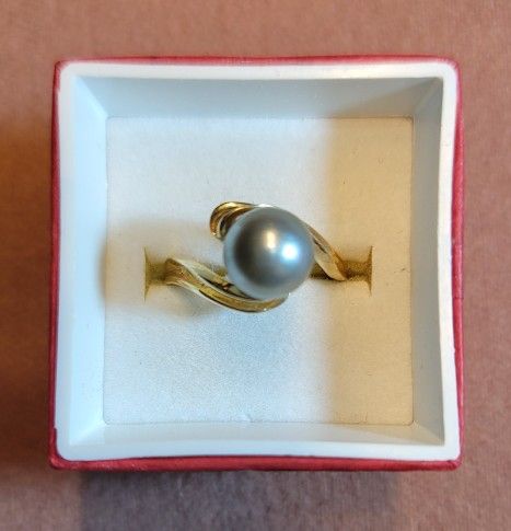 Ladies 14K Solid Yellow Gold Ring with Fancy Pearl