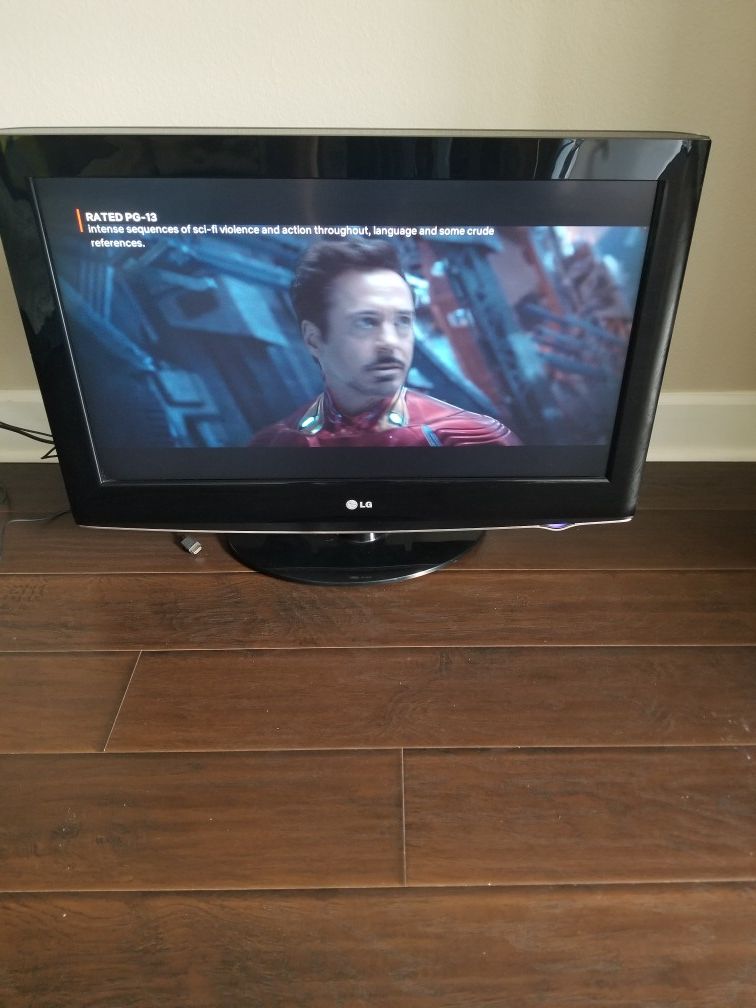 LG 32" 1080p TV with original remote