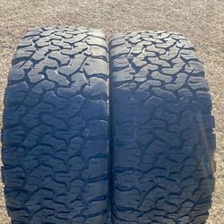 Set 2, Lt 275-55-20 Tires