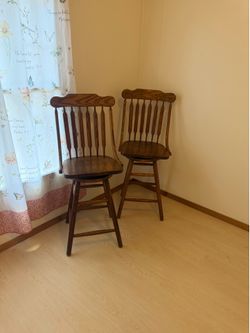 Press back wooden swivel bar stool with spindles