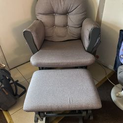 Nursing Glider And Ottoman