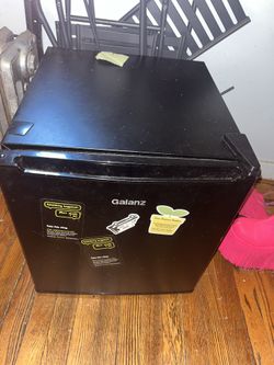 Black mini-Fridge