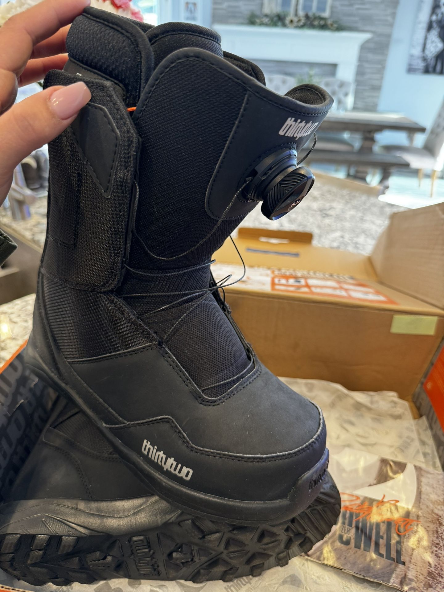Woman’s Size 9 Thirty Two boa snow boots