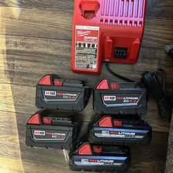 5 batteries milwaukee and charger