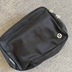 Lululemon black belt bag - brand new 
