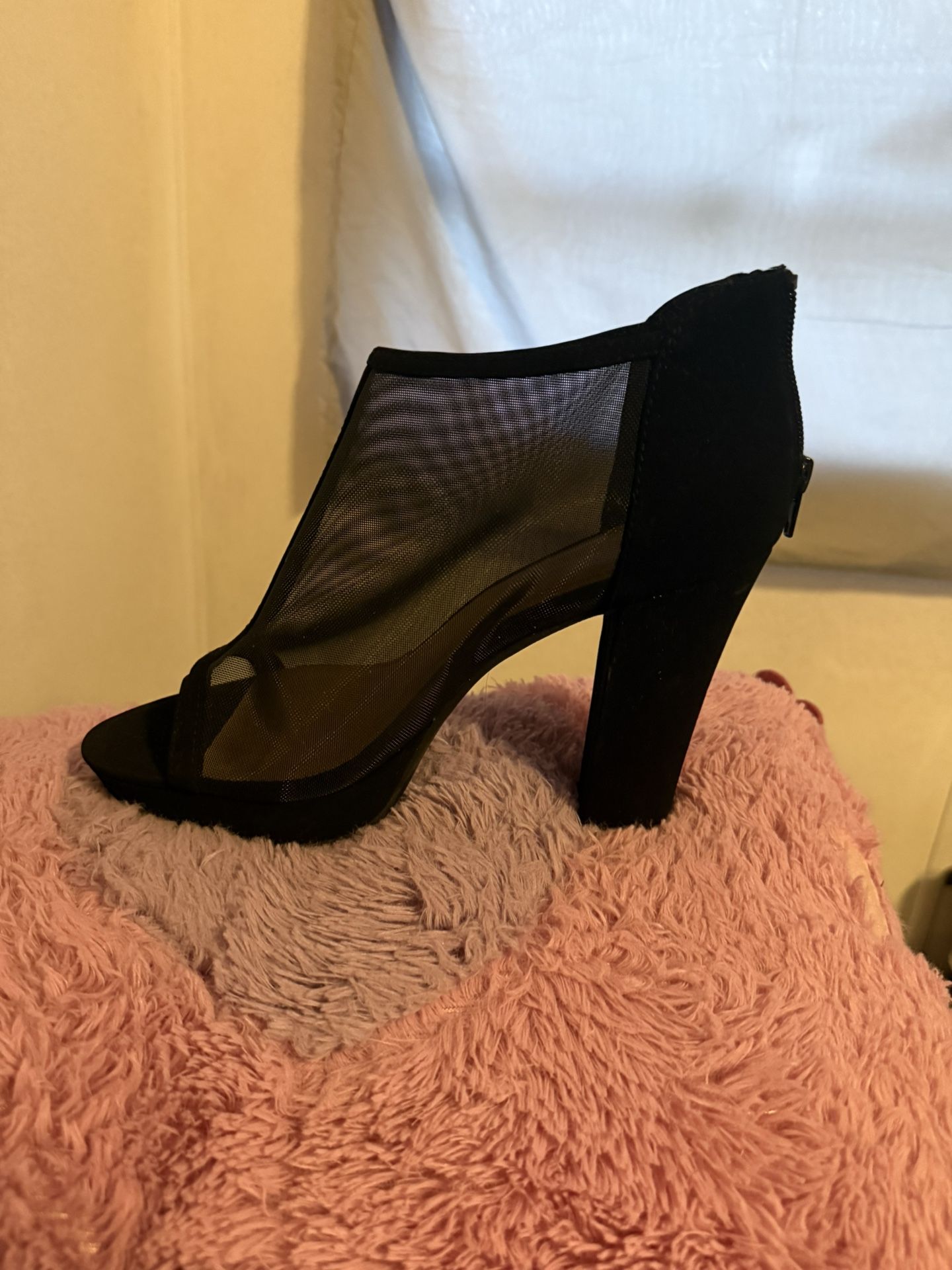 Used Good Size 8/5 Woman Sandals