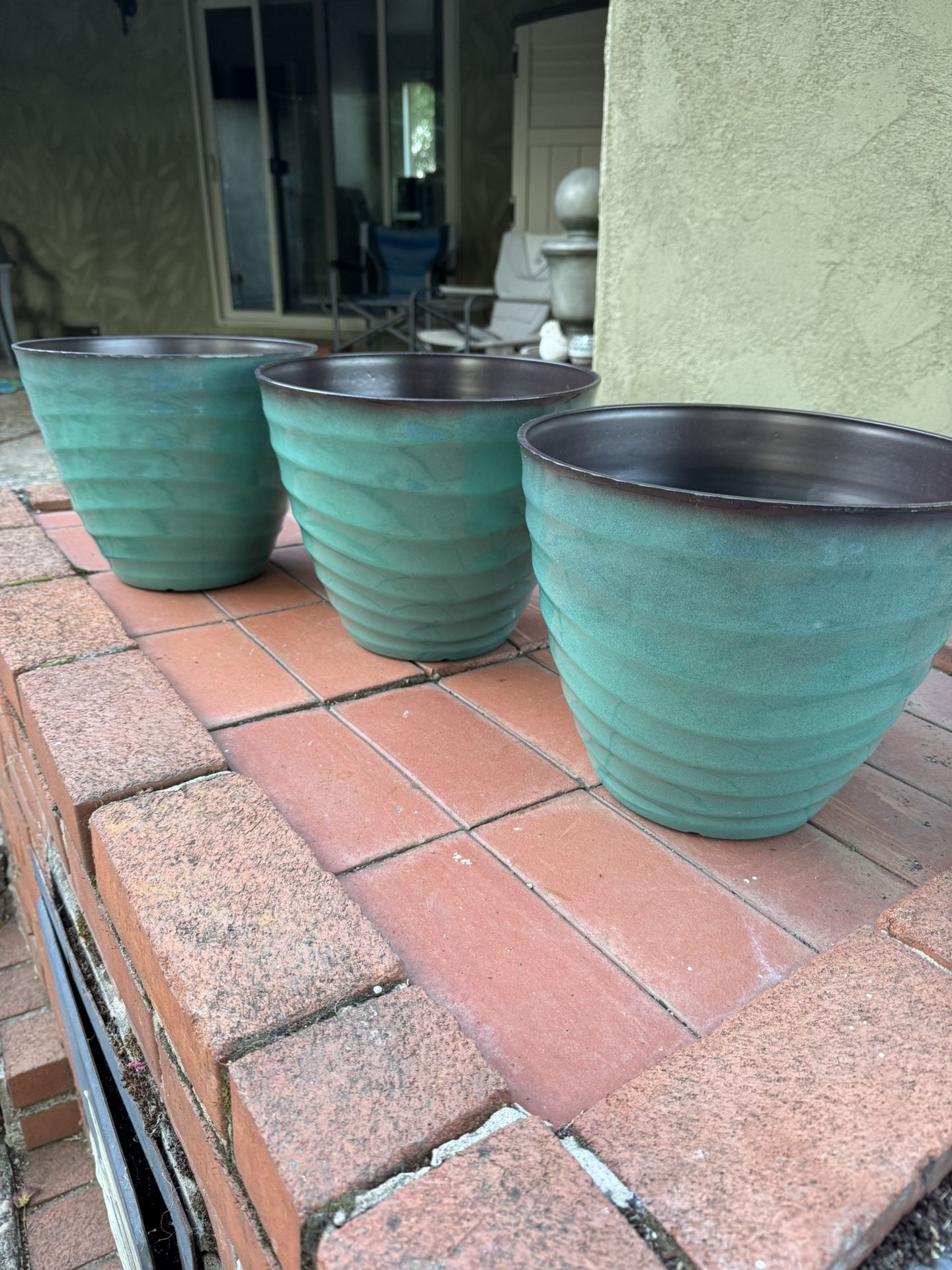 Set Of 3 Plastic Planters
