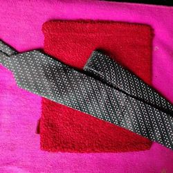 A Nice Dark Green & Red  w/ Designs 