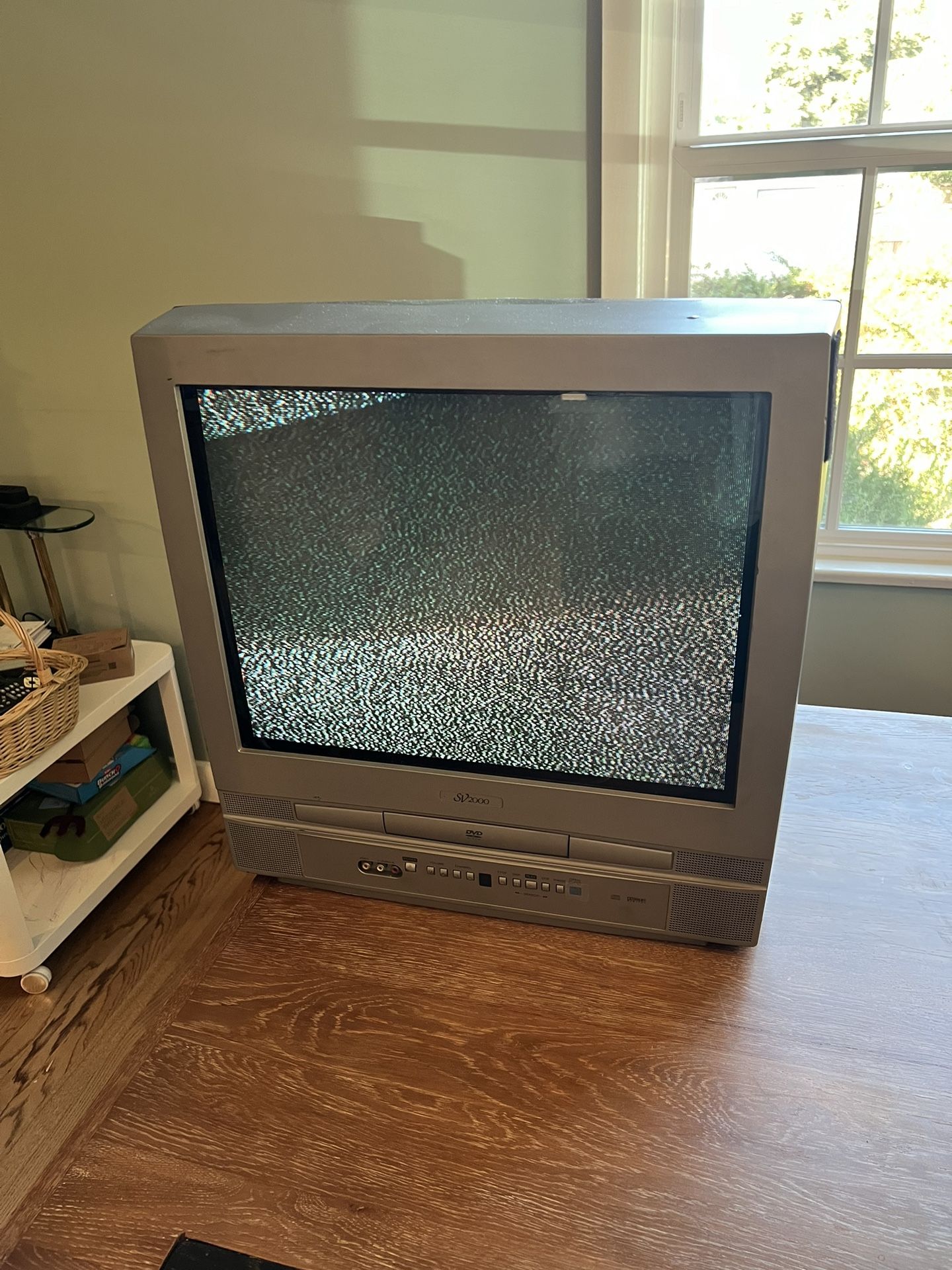 SV2000 20” CRT TV