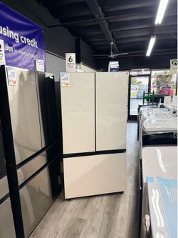 🔥 Samsung - BESPOKE 30 cu. ft. 3-Door French Door Smart Refrigerator with Beverage Center - White Glass🔥